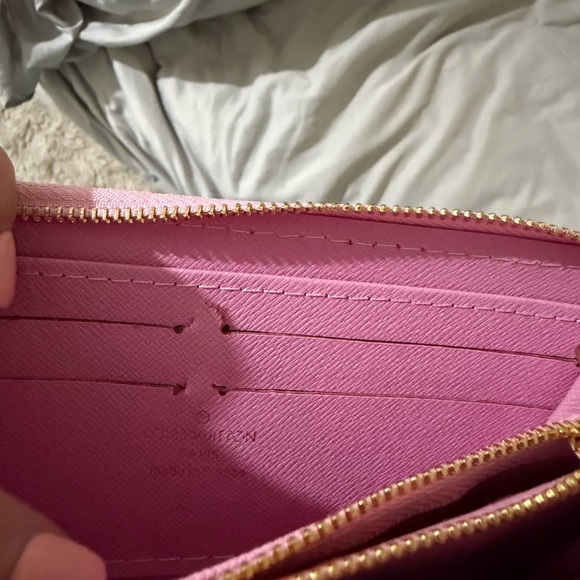 Pink Wallet - Picture 4 of 4